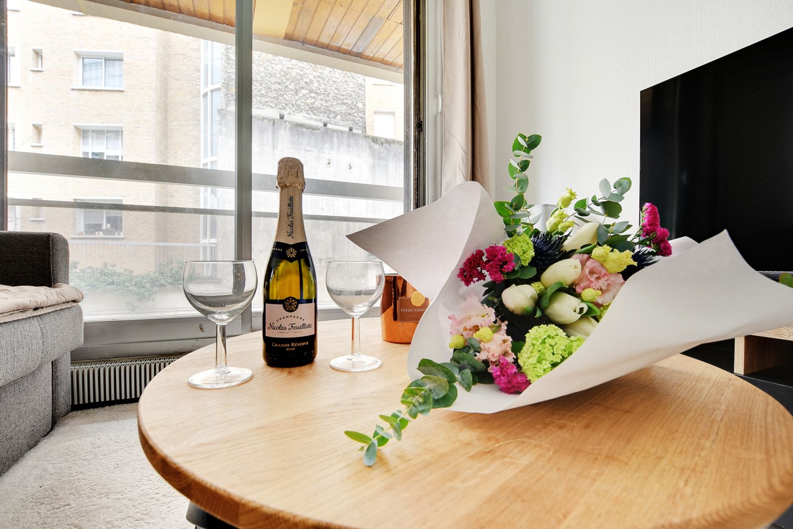 Welcome champagne and flowers