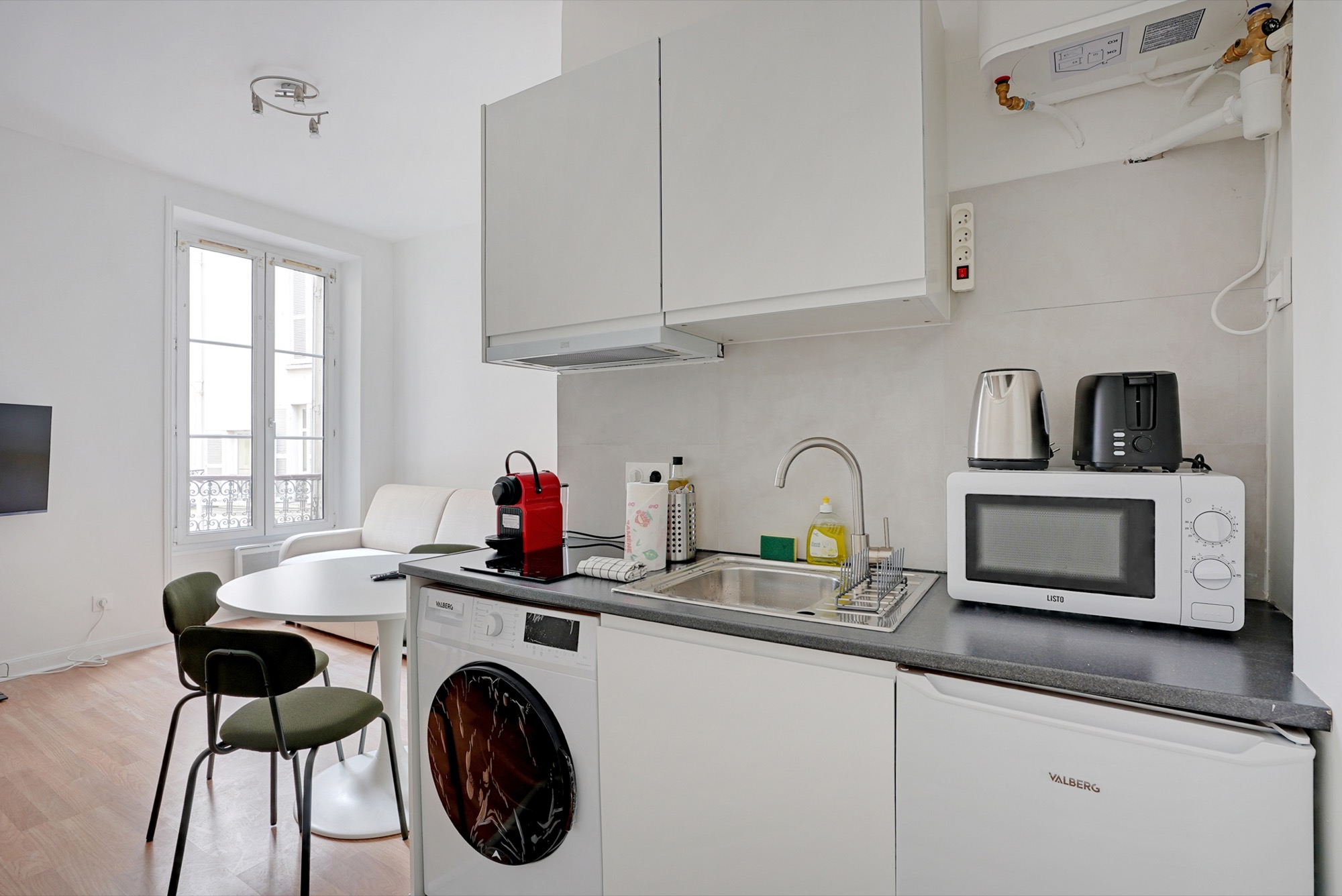 Kitchen and dining area